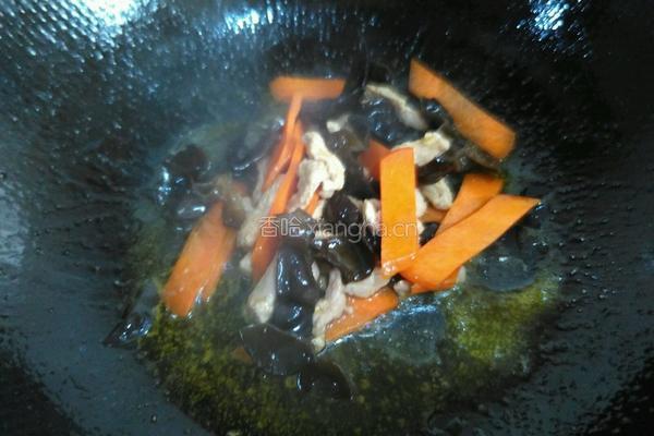 荸荠炒肉丝的做法图解5