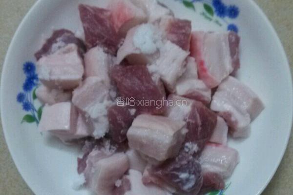 蘑菇炖肉的做法图解2