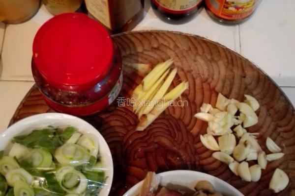 米饭杀手之酱爆咸鱼的做法图解1