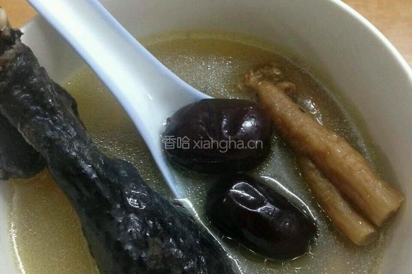 补气血乌鸡汤的做法图解3
