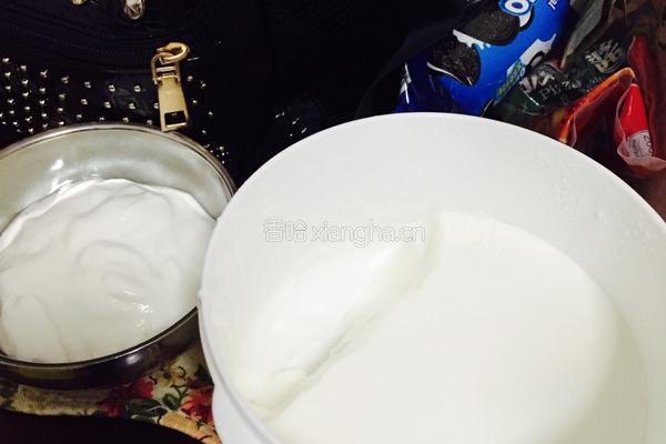 奥利奥香蕉木糠杯的做法图解1
