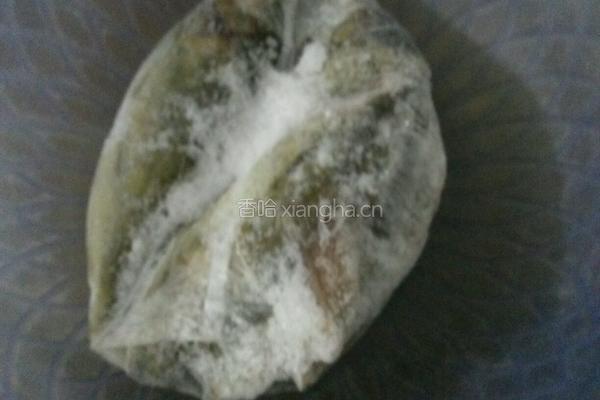 煎煮蓝子鱼的做法图解1