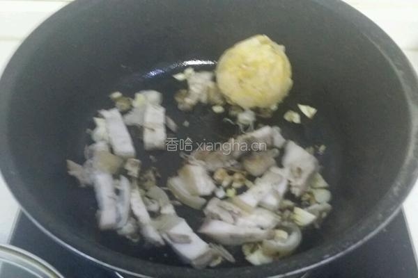 酸菜小炒的做法图解3