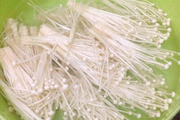 凉拌金针菇的做法图解1