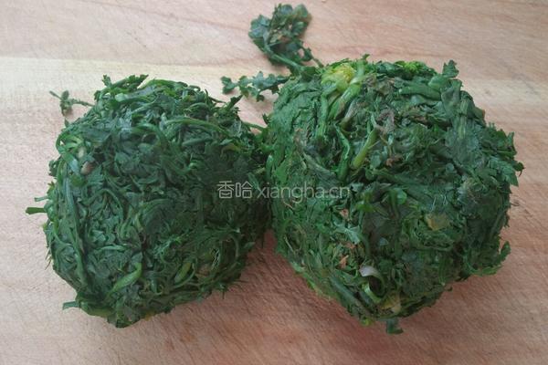 荠菜鲜虾水饺的做法图解3
