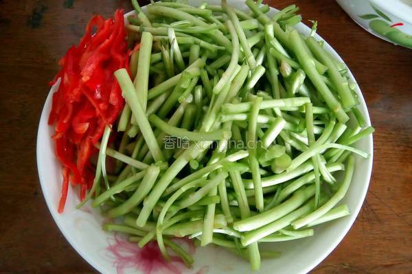 蒿子咸肉的做法图解1
