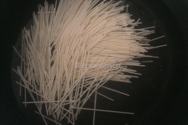 三文鱼菠菜面的做法图解5