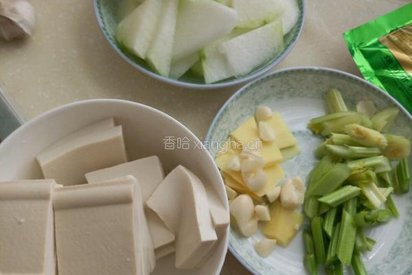 冬瓜红烧鱼的做法图解1
