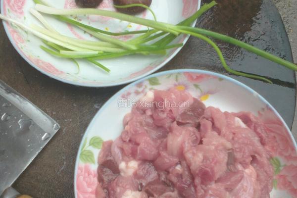 香菇瘦肉粥的做法图解1