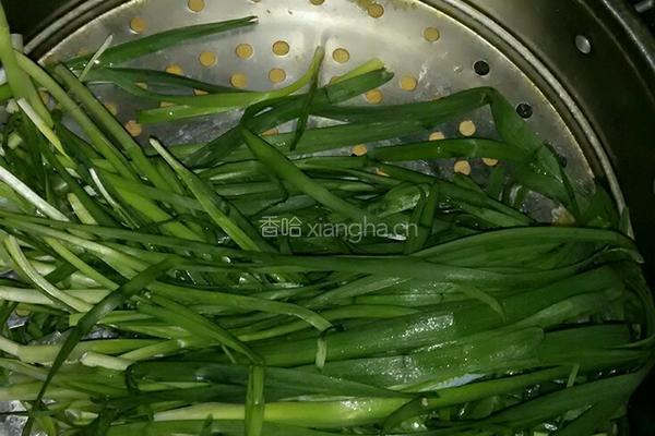 韭菜盒子的做法图解2