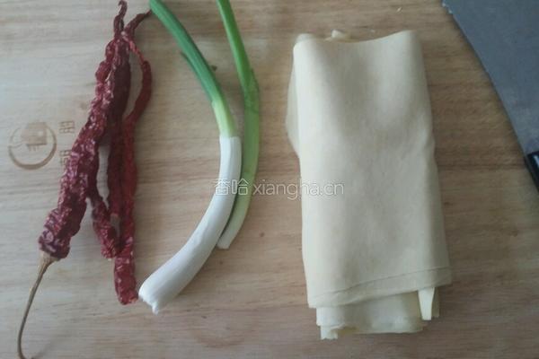 葱油干豆腐的做法图解1