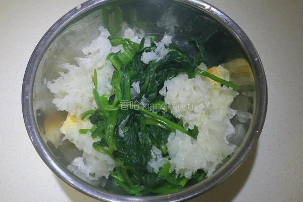 菠菜花生米银耳的做法图解3