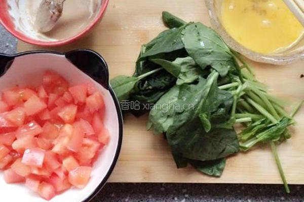 西红柿鸡蛋方便面的做法图解1