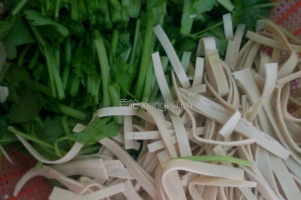 豆皮芹菜的做法图解3