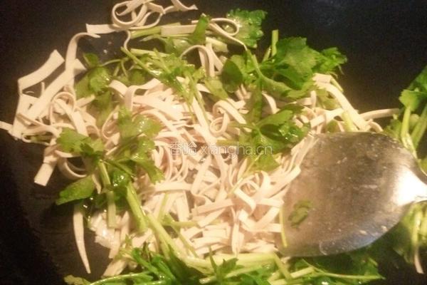 豆皮芹菜的做法图解5