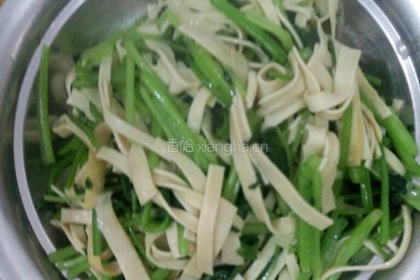 豆皮芹菜的做法图解6