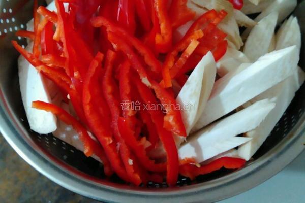 五花肉烧杏鲍菇的做法图解2