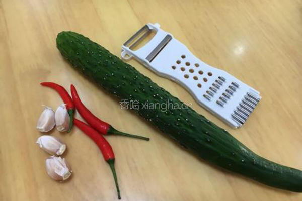 凉拌黄瓜的做法图解1