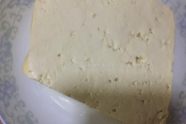 蒜蓉香煎豆腐的做法图解1