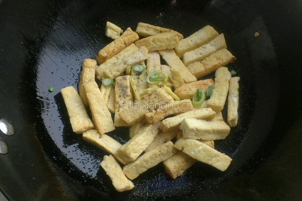 韭菜炒豆腐的做法图解4