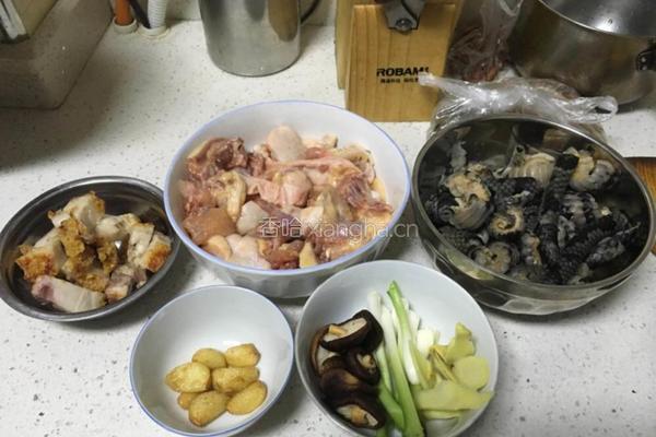 红烧蛇鸡煲的做法图解1