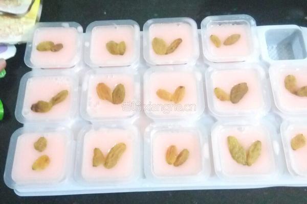 草莓葡萄干布丁的做法图解6