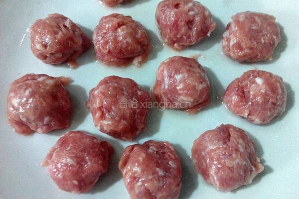 豆苗口蘑肉丸汤的做法图解4