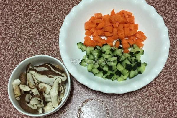香菇蚝油拌面的做法图解2