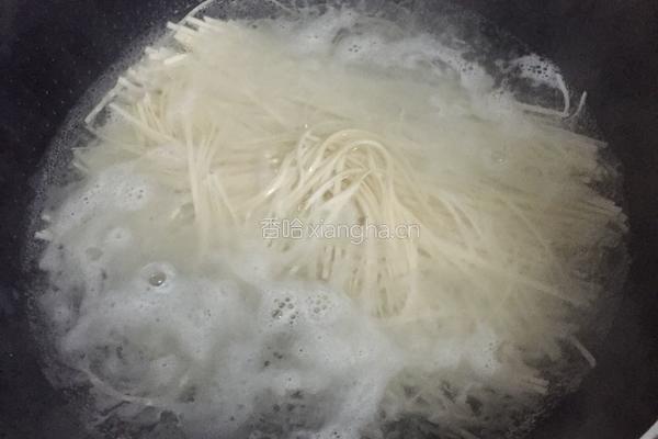 香菇蚝油拌面的做法图解4