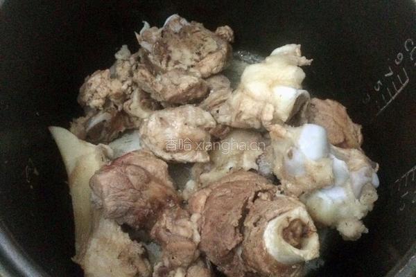 胡萝卜筒骨汤的做法图解4