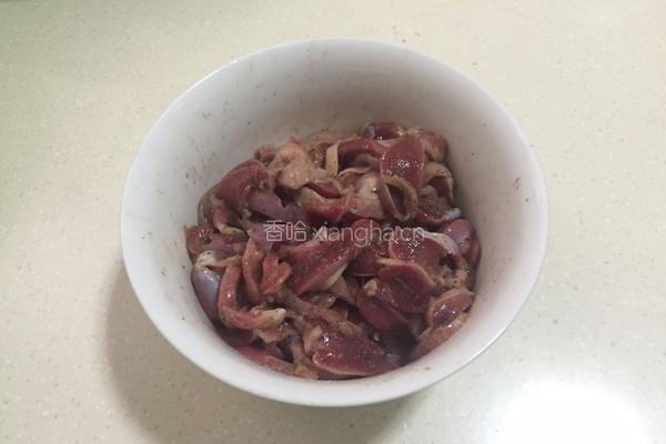 孜然炒鸡胗的做法图解1