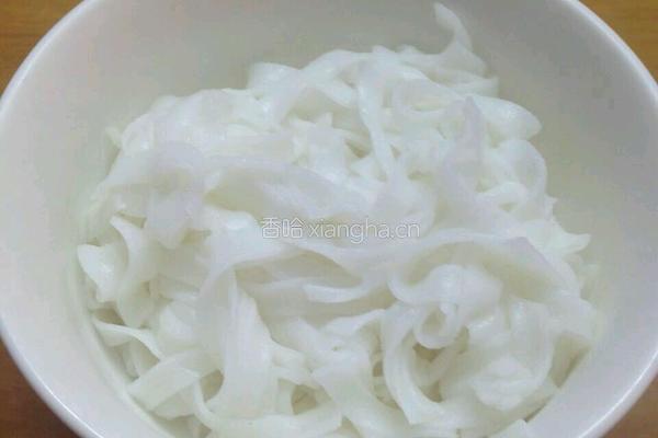 肉丸汤河粉的做法图解1