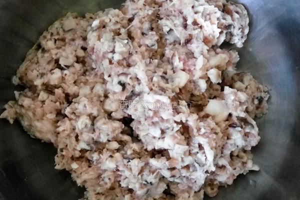 馄饨（白菜香菇馅）的做法图解1