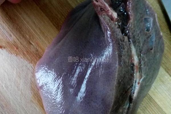 青椒炒猪肝的做法图解1