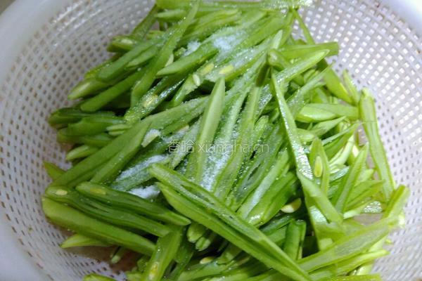 云豆丝炒香肠的做法图解3