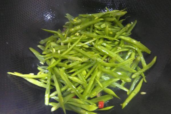 云豆丝炒香肠的做法图解6
