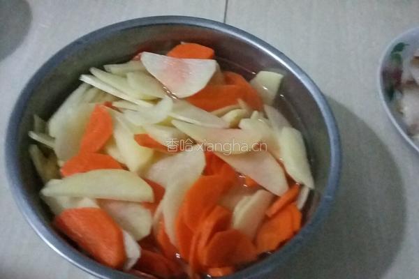 土豆片炒腊肉的做法图解2