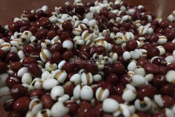 红豆薏米粥的做法图解2