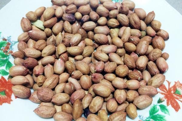 微波炉版盐爆花生米的做法图解1