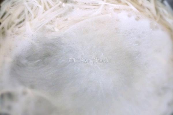 金针绘翠（凉拌金针菇菠菜)的做法图解2