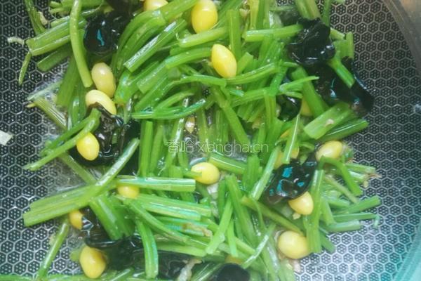白果炒芹菜的做法图解4