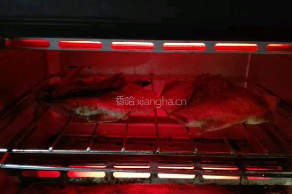 箱烤鲫鱼的做法图解3