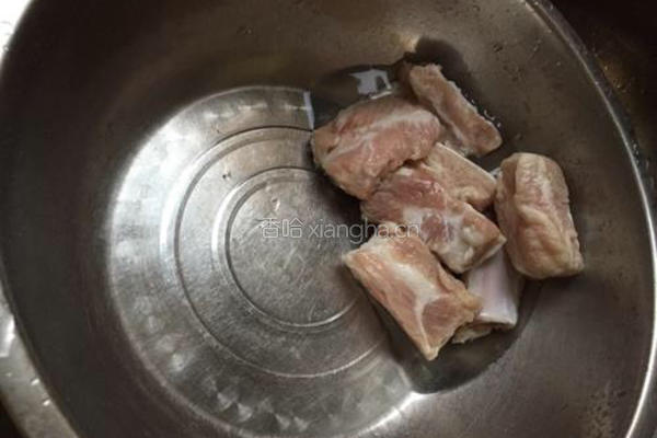 冬笋烧排骨的做法图解2