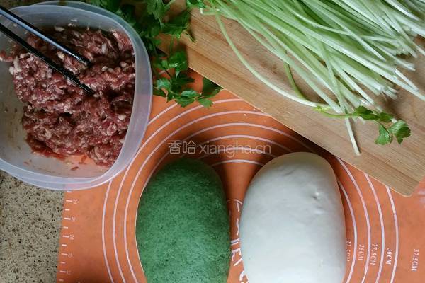 双色香芹饺子的做法图解1