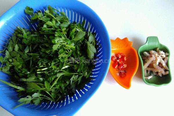 野芹菜炒咸肉丝的做法图解1
