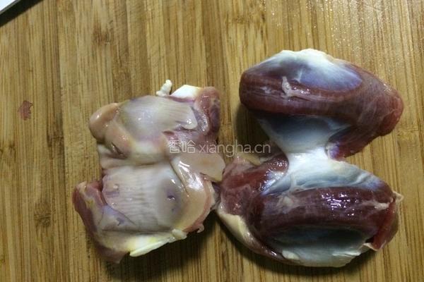 辣椒炒鸭胗的做法图解1