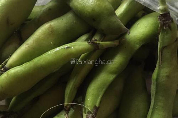 炒蚕豆的做法图解1