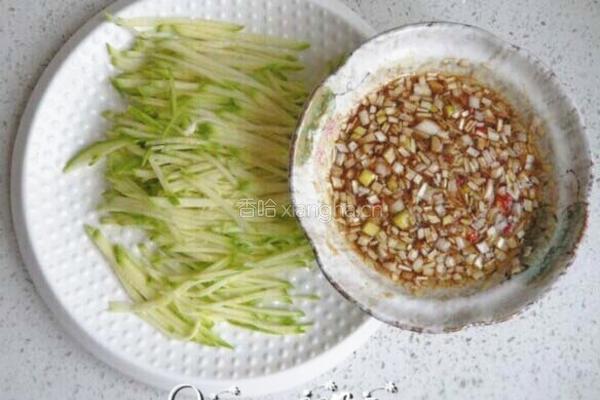 嫩葫芦蘸料小凉菜的做法图解6