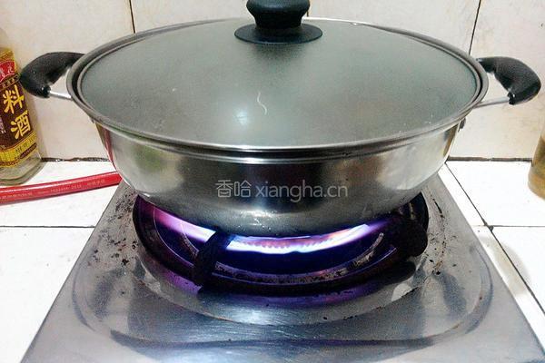 菜干南北杏煲猪肺汤的做法图解7