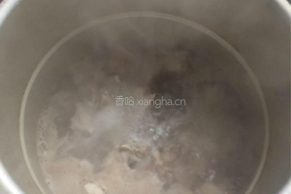 排骨炖笋雪菜的做法图解1